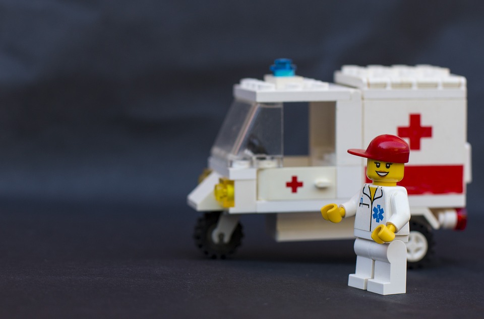 ambulanza lego.jpg